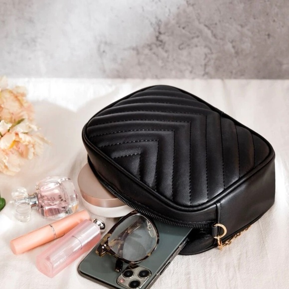 Mini Chevron Chain Crossbody Bag *NEW* - Picture 4 of 9